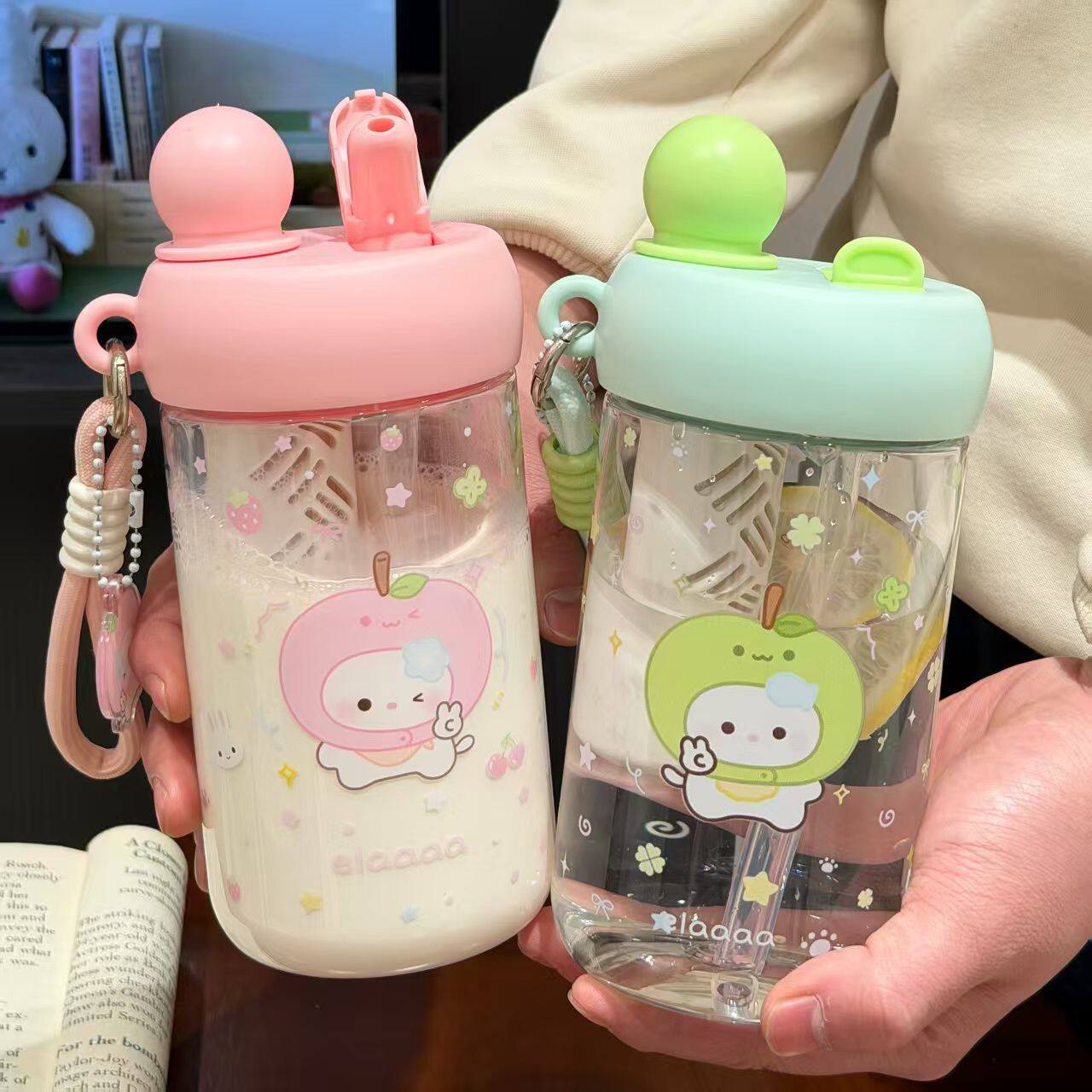 ins防漏塑料杯高颜值学生大容量可爱便携小众女生茶水分离吸管杯