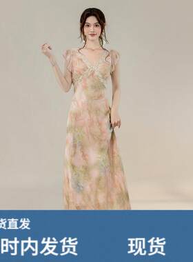 V领蕾丝拼接长版洋装女夏季2026新款时尚洋派宽松显瘦百搭裙子