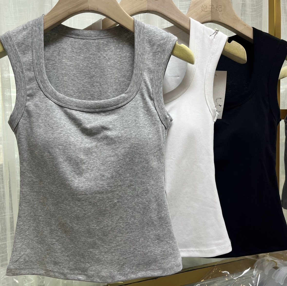 妃子纪正版纯棉宽肩带背心女带胸垫免穿文胸美背内衣内搭打底3655