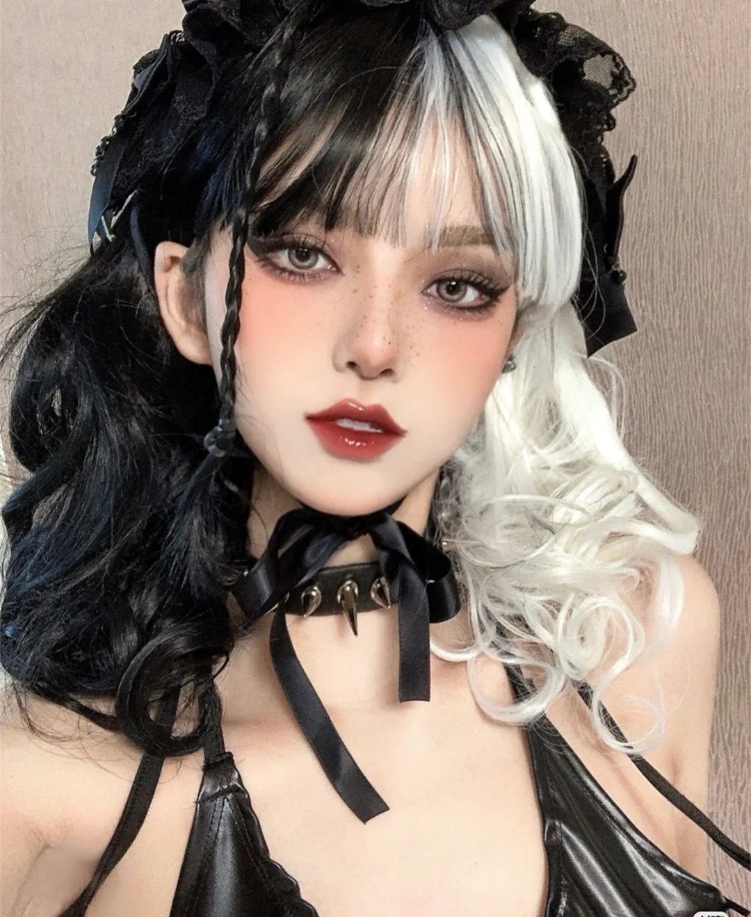 真人电影cruella de vil黑白魔女库伊拉阴阳头刘海短卷发cos假发