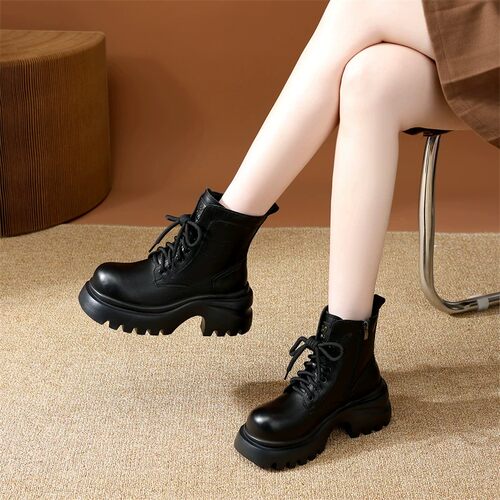 厚底马丁靴女英伦秋冬新款时尚百搭短筒靴子增高显瘦加绒保暖短靴