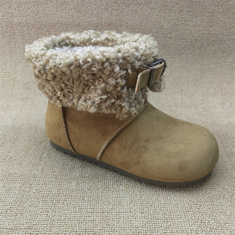 2025冬季韩版毛绒保暖平底女靴