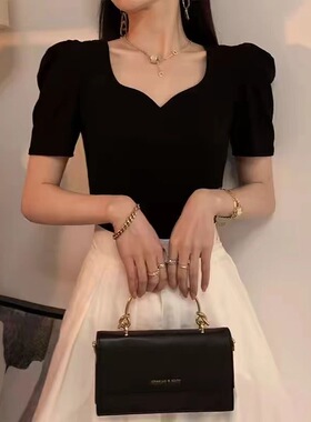 法式复古黑色泡泡袖v领上衣女夏季新款设计感小众方领短袖正肩t恤