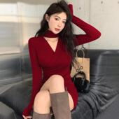 酒红色战袍v领挂脖连衣裙女春秋季 修身 内搭打底短裙半高领包臀裙