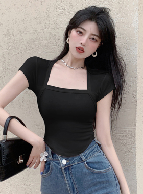 黑色正肩弧形下摆T恤女短袖夏款修身方领性感短款上衣小众设计感t