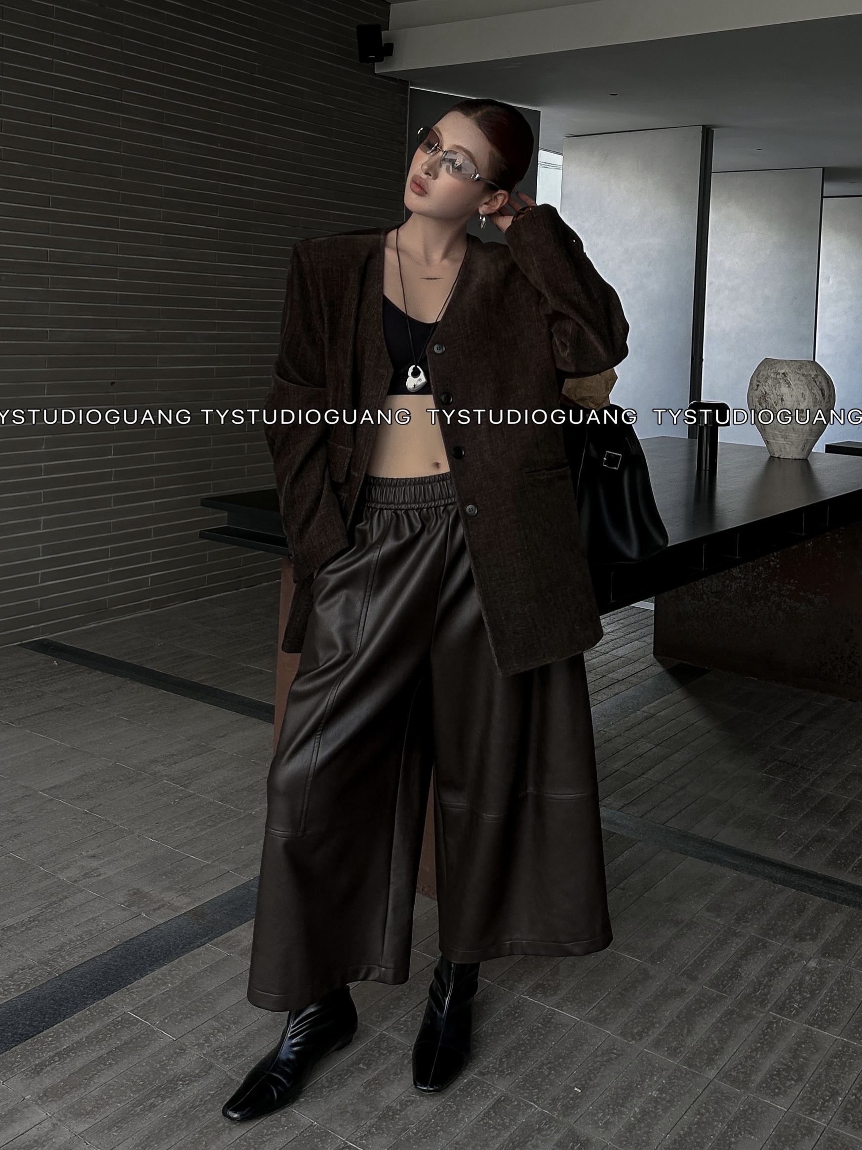 高级感黑色休闲直筒PU皮裤高腰显瘦休闲阔腿裤九分裤子女秋冬季