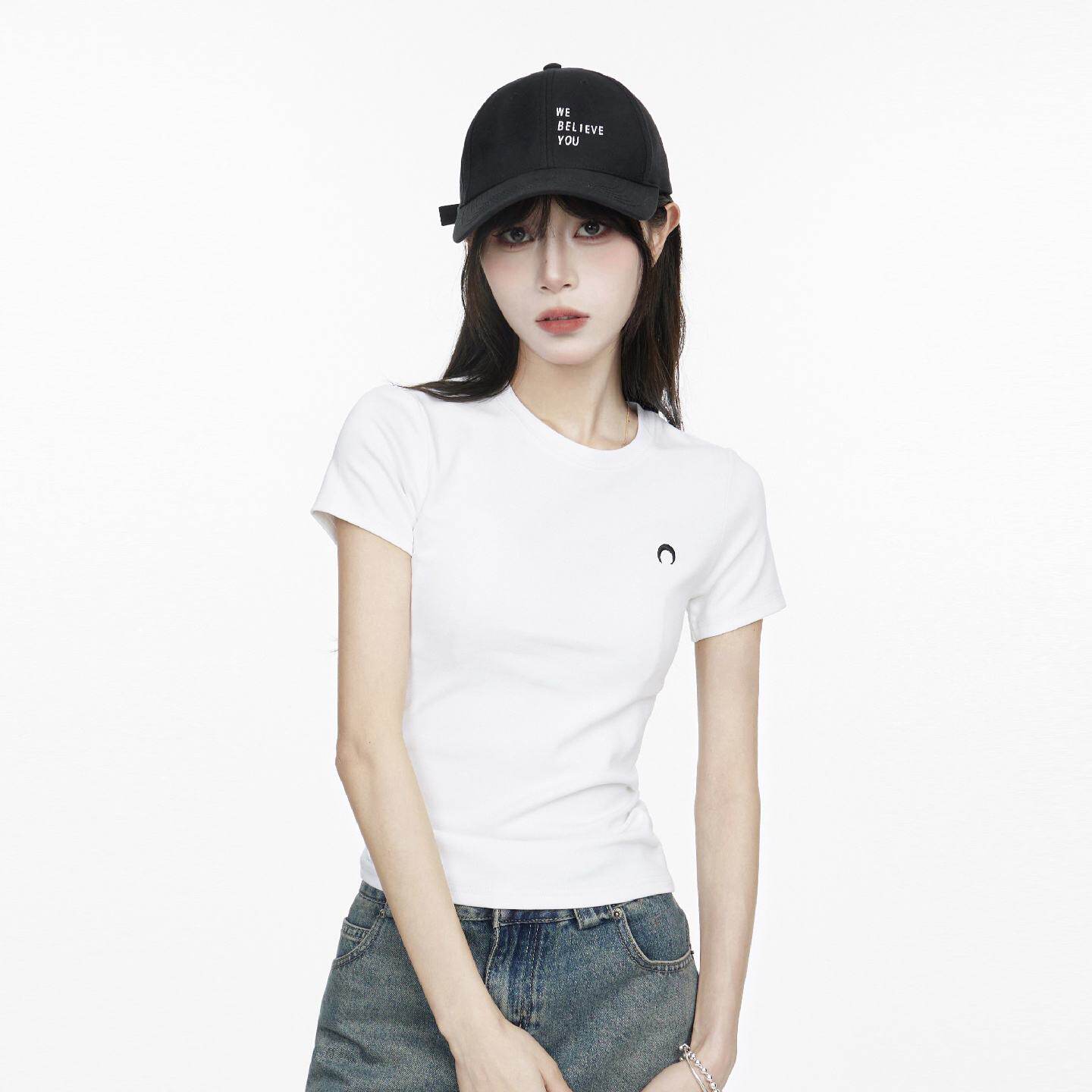 曼品质白色正肩刺绣圆领短袖T恤女2026夏季小个子收腰显瘦辣妹风