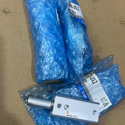 议价正品SMCMKB1220LR回旋气缸工程余货全新未可维修