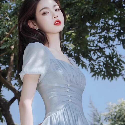 法式方领小众设计感蓝色连衣裙女夏季2025新款温柔风收腰显瘦长裙