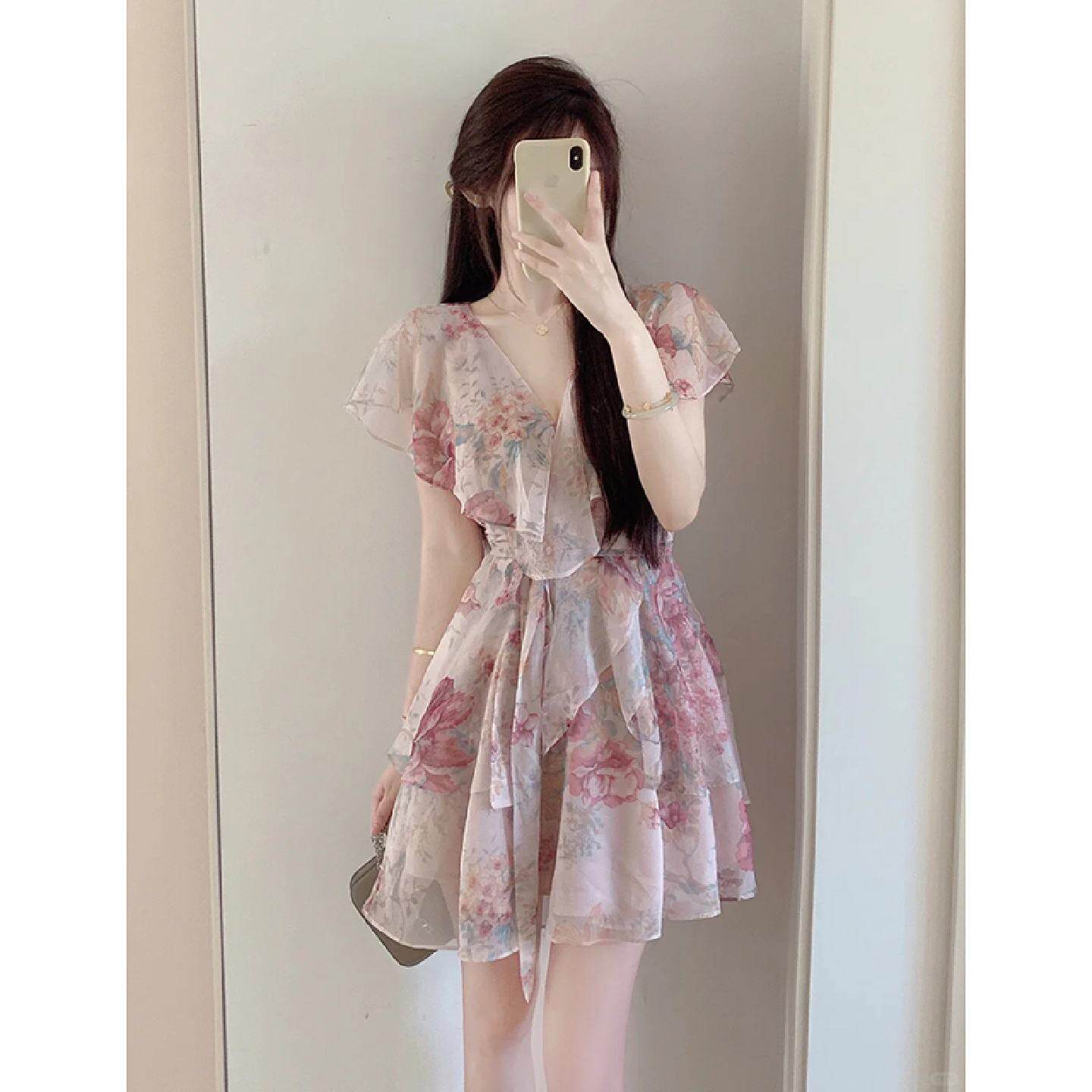 茶歇法式碎花连衣裙女夏2026新款小个子高级感雪纺海边度假短裙