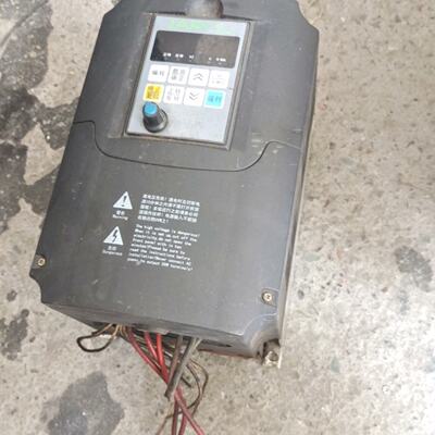 议价佳乐变频器JR70005R5G49121成色如图试可维修