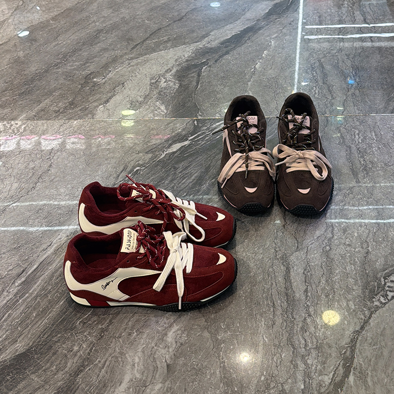 复古红色休闲运动鞋轻便不累脚