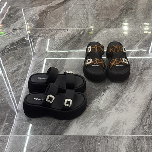 轻便舒适不累脚小个子沙滩鞋好穿