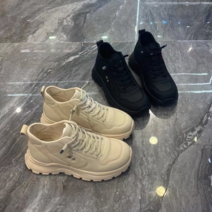 踩屎感真皮软底妈妈鞋2024年秋冬加绒平底休闲舒适运动鞋旅游鞋