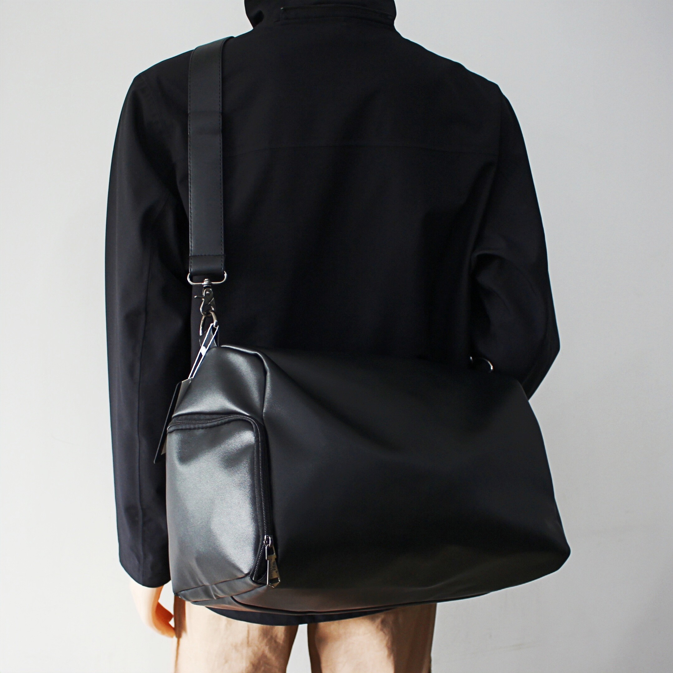 ThreeBox潮牌简约大斜挎包带鞋位