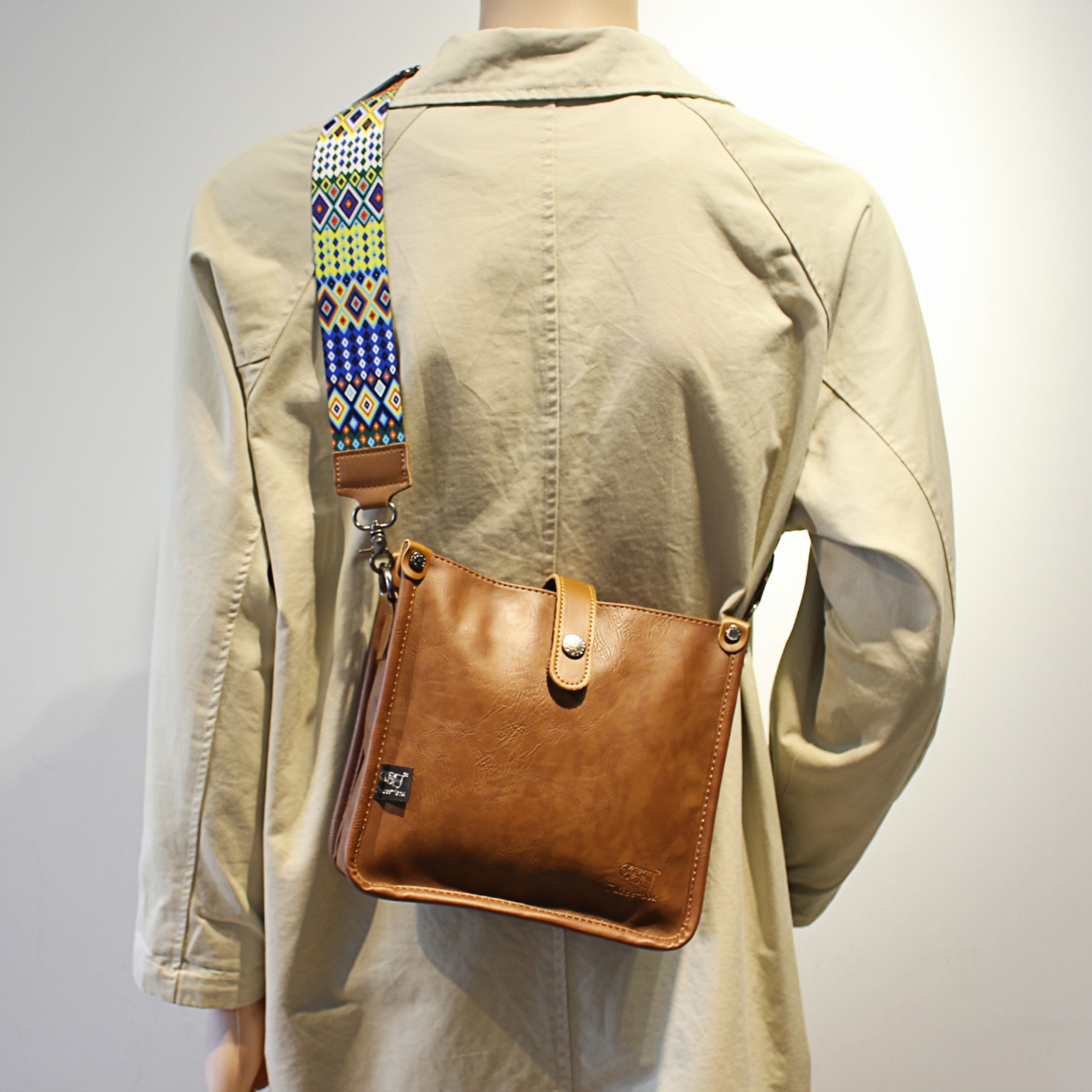 潮牌男包新款青年质感斜挎包