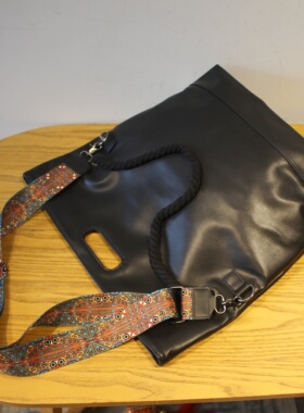 Three-Box潮牌软皮男包斜挎托特大包文件包高级感慵懒风上班女包