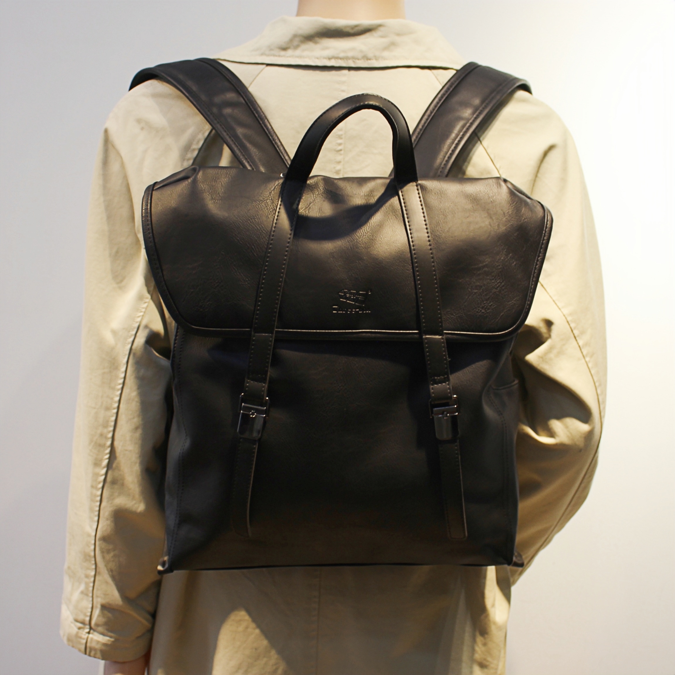 潮牌大容量防泼水通勤双肩背包潮