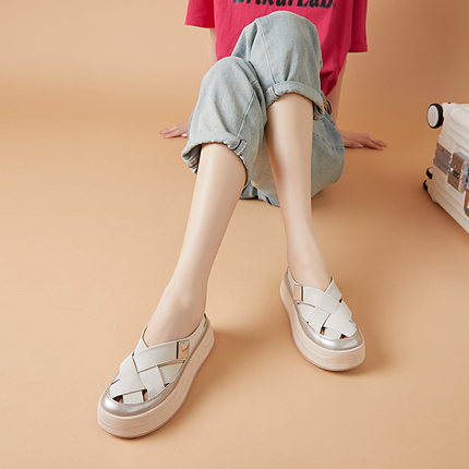 休闲风包头凉鞋女2026夏外穿真皮镂空鞋透气厚底一脚蹬时尚不累脚