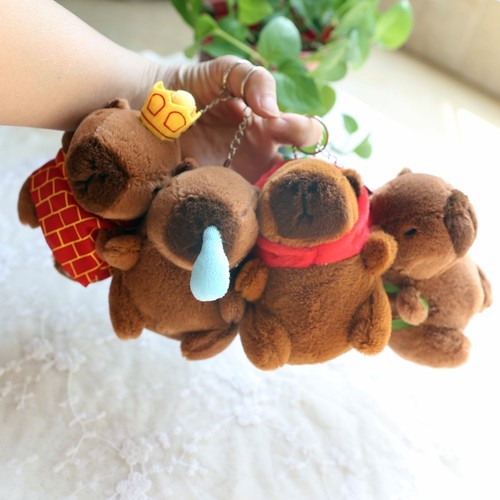 百变水豚毛绒玩具钥匙扣挂件