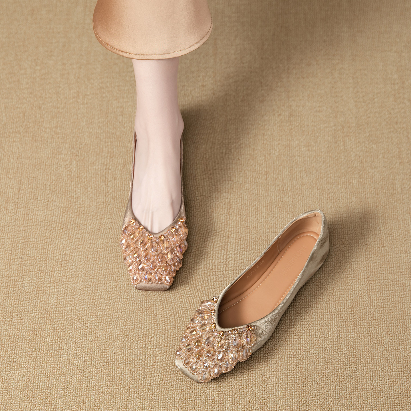 羊皮版水钻单鞋女2026年春季新款配裙子浅口百搭不累脚软底平底鞋