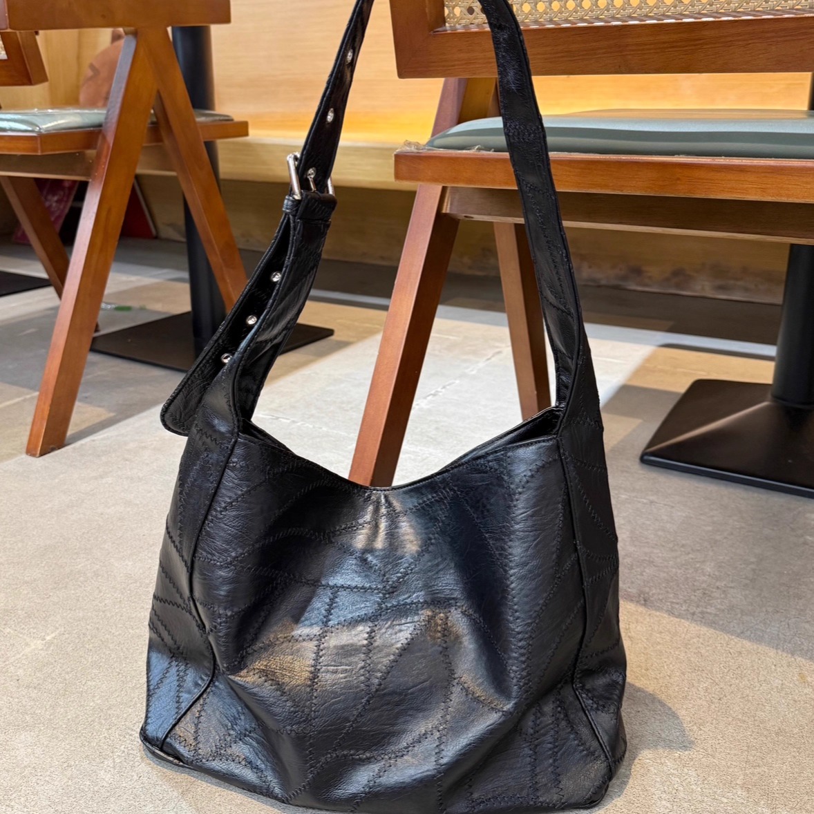 韩版绣线高质感水桶腋下包简约