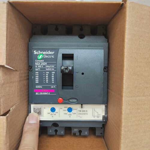 《议价商品》施耐德塑壳NSX250H  3P  200A