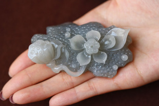 【心若莲花亦倾城】天然和田烟青玉精雕莲花香插，摆件一枚精品