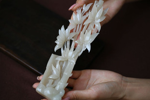 【竹叶青风】天然和田玉老料藕粉玉精雕竹节摆件,镇尺一件精品