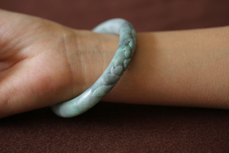 【荷香】天然翡翠a货乌鸡种阳绿圆条荷花手镯一枚57mm