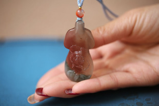 牡丹坠子一枚 旗袍 天然紫绿玛瑙精雕 精品 趁酒诗年华之一