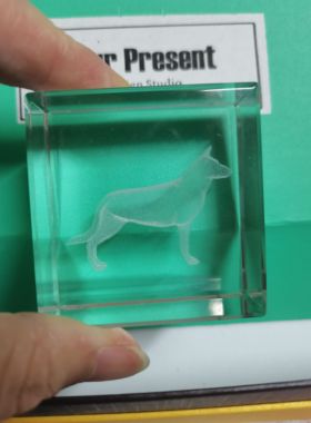 中古绝版全新2025年蛇年生肖水晶摆件生肖狗老虎镭射激光小玩物