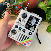 收音 电压表 手摇发电 警报 好玩好用 应急照明 库存应急收音机