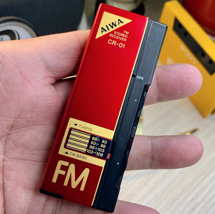 爱华铝合金红色收音机红色经典