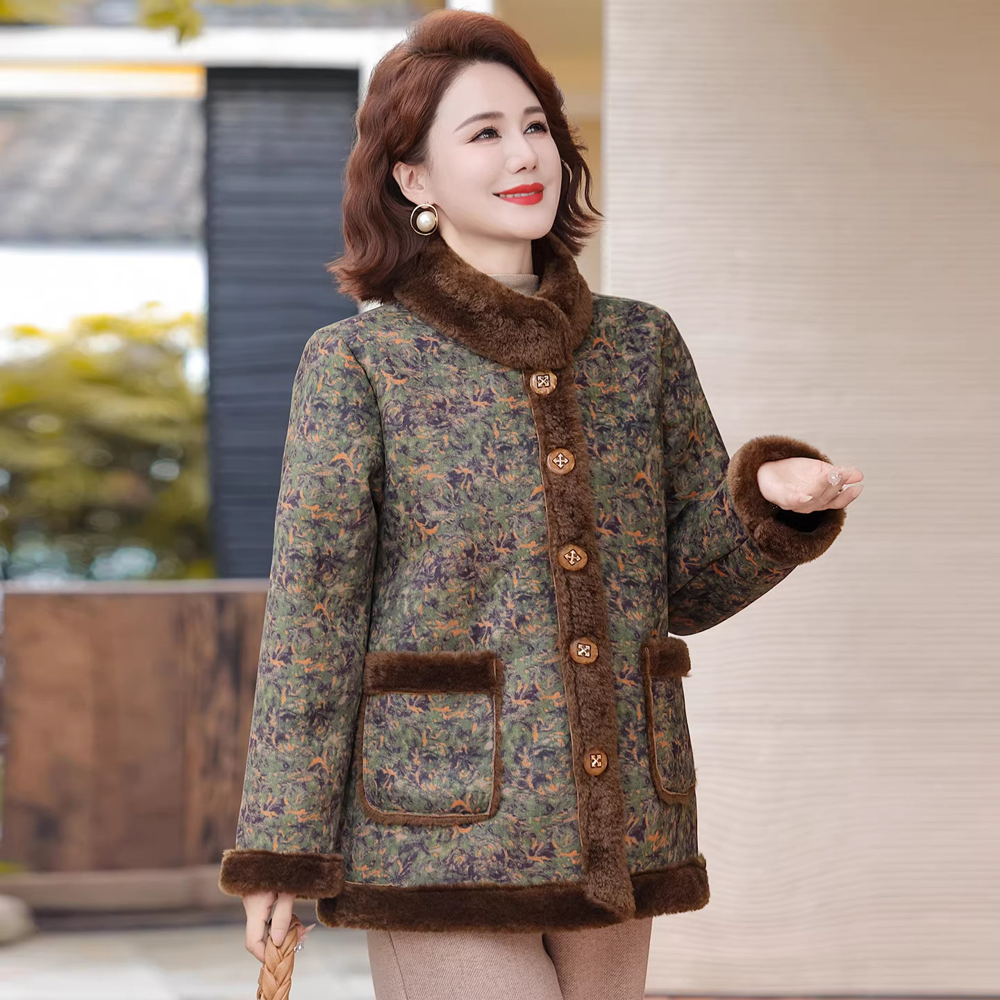 妈妈冬装加绒加厚外套2025冬新款装花色时尚领开衫中老年女装大衣