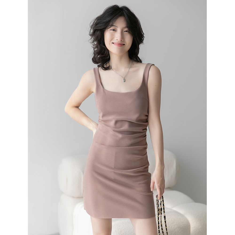 方领褶皱收腰包臀连衣裙女秋新款高腰显瘦无袖背心吊带裙辣妹短裙