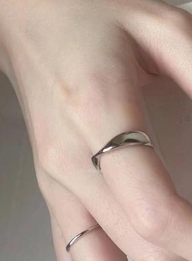 莫比乌斯环纯银波纹素圈戒指