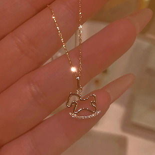 S925纯银小木马项链女款轻奢小众设计高级感锁骨链2026年新款吊坠