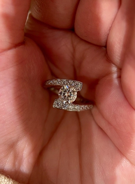 银色交错仿闪钻戒指女2026新款