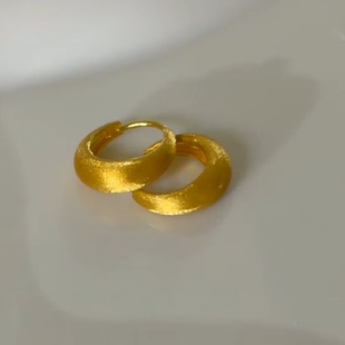 古法金色拉丝磨砂素圈耳扣简约高级感气质百搭耳环合适圆脸耳饰女