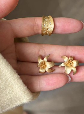 宫廷风金色哑光拉丝花朵耳环