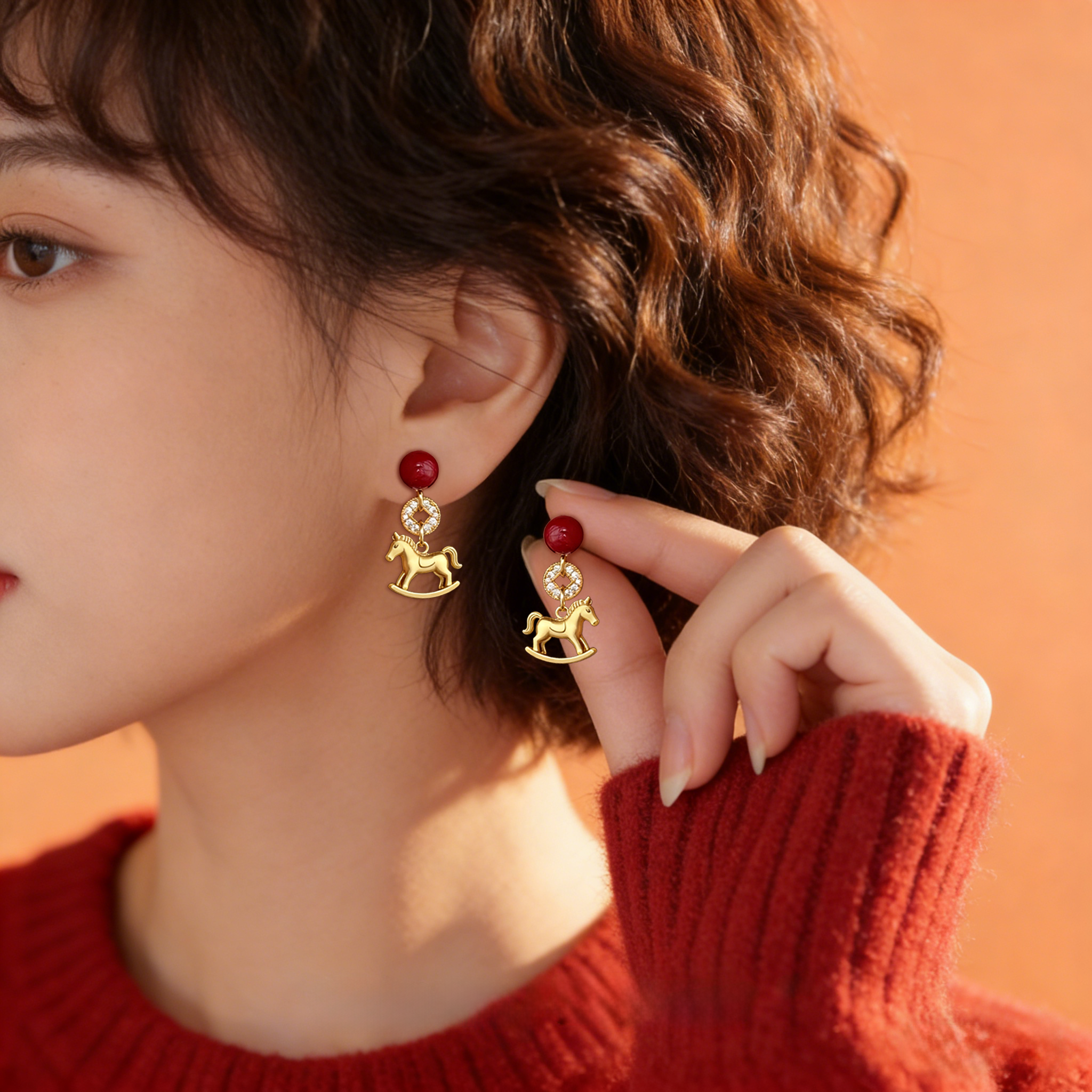 S925纯银红色玛瑙小马钱币耳钉2026马年本命年耳环高级感新年耳饰,饰品/流行首饰/时尚饰品新,耳环,淘宝优惠券,粉丝福利购,淘宝优惠卷
