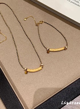 小香风微笑弯管虎眼石黑金项链女款轻奢高级感锁骨链复古气质配饰