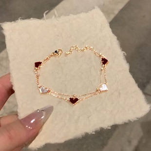 红色仿贝母爱心双层手链女士轻奢小众设计精致高级感百搭叠戴手饰