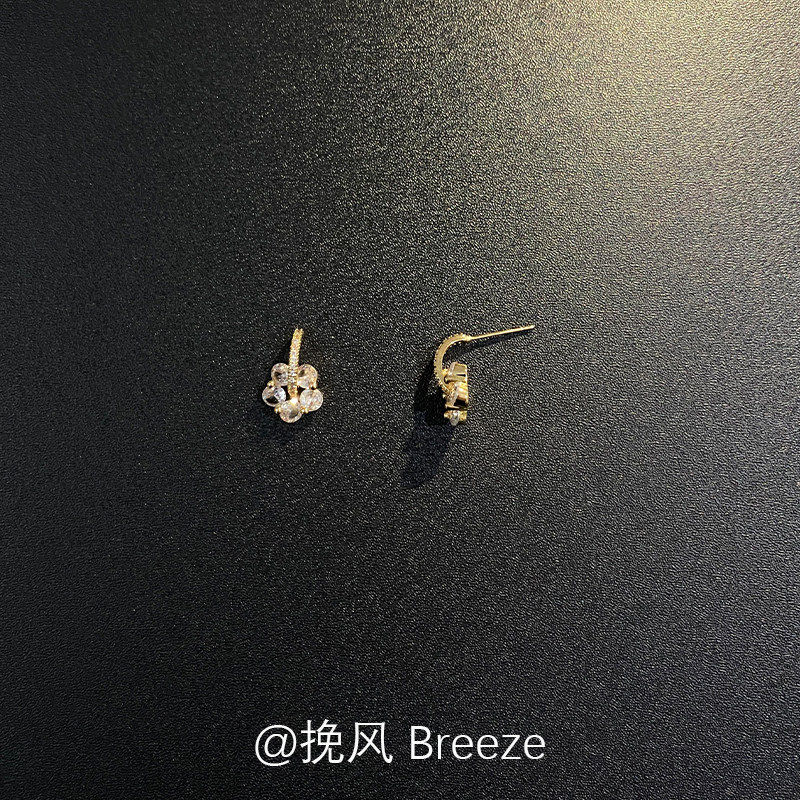 爆闪迷你花朵耳钉女清冷感独特漂亮耳环轻奢小众高级精致百搭耳饰,饰品/流行首饰/时尚饰品新,耳钉,淘宝优惠券,粉丝福利购,淘宝优惠卷