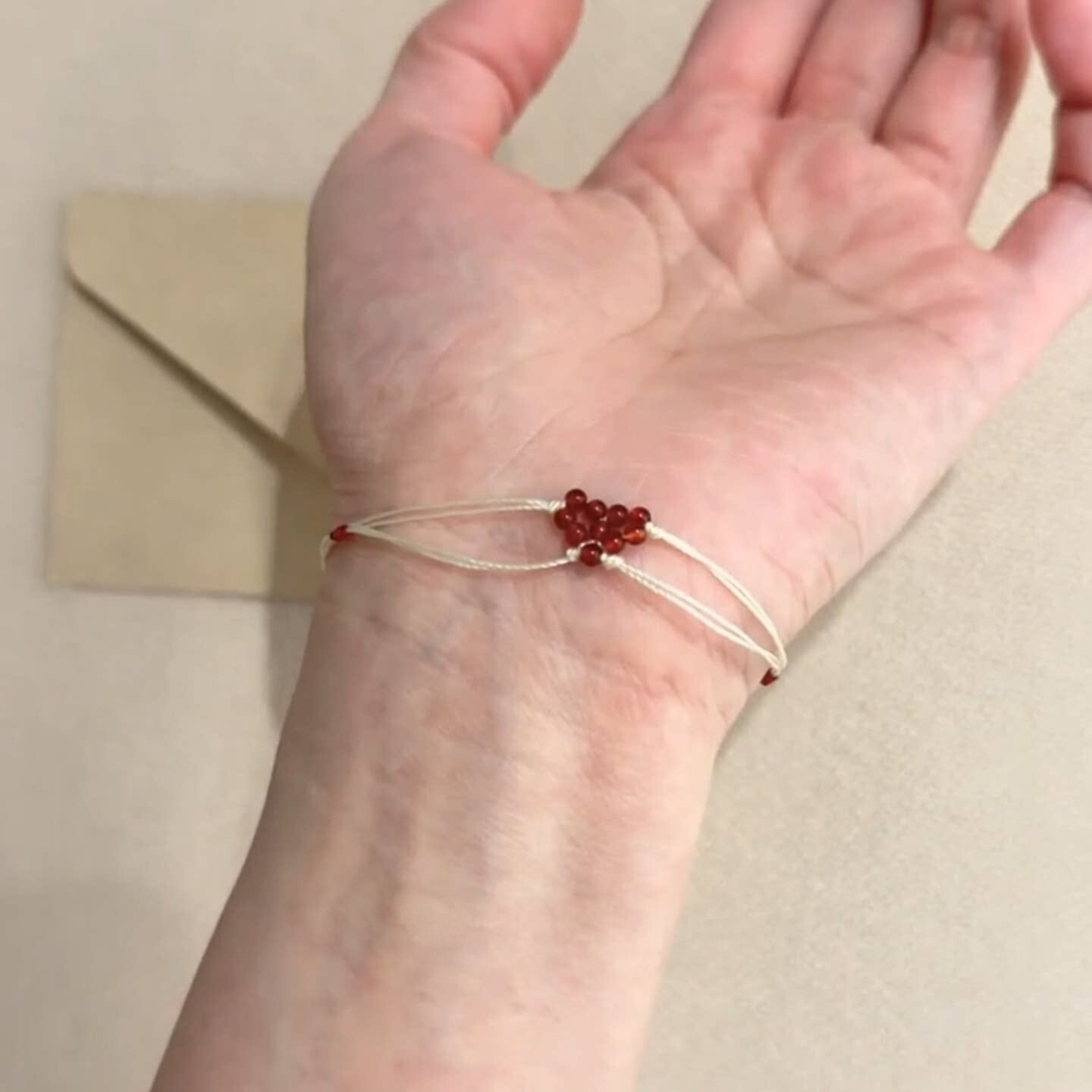 极细红色串珠爱心手链女轻奢小众精致高级感简约时尚百搭编织手饰