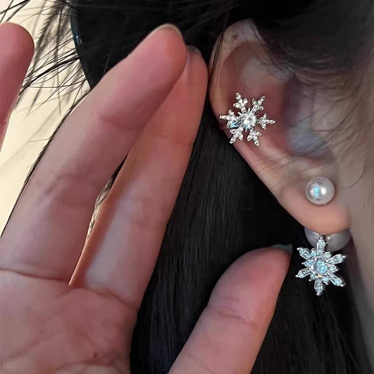爆闪雪花珍珠耳环女小众设计氛围感耳钉新款气质秋冬耳夹耳饰品