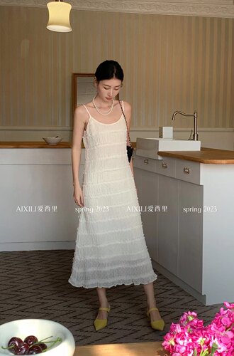 韩版大摆裙蕾丝纯色拼接