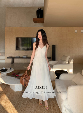 爱西里2026春季法式氛围感水溶花刺绣拼接雪纺下摆气质吊带连衣裙