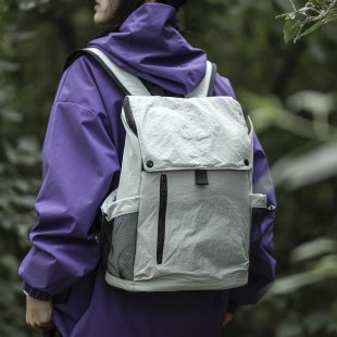 户外轻便登山包徒步运动旅行背包大容量通勤双肩包学生书包电脑包